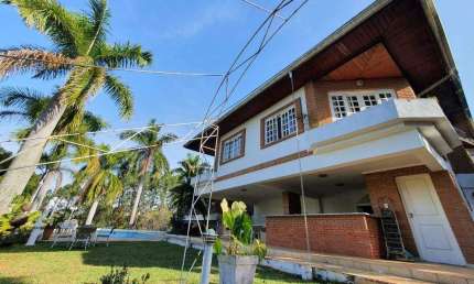 Casa no Quintas das Flores / AC: 580m² / 5 Suítes / 8 Banheiros / 10 Vagas de Garagem