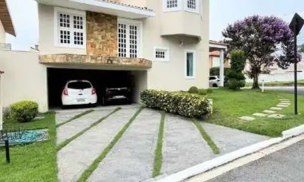 Sobrado 4 Dorms 389m² no Urbanova - Altos da Serra I