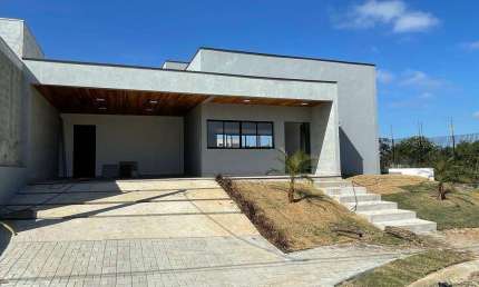 Casa Santa Mônica 3 suítes / Piscina / 398m² Terreno - Condomínio Fechado