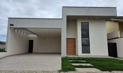 Casa Térrea com piscina e 3 suítes no Terras do Vale