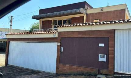 Casa com 3 dormitórios à venda, 192 m² por R$ 650.000,00 - Vila Romão - Salto/SP