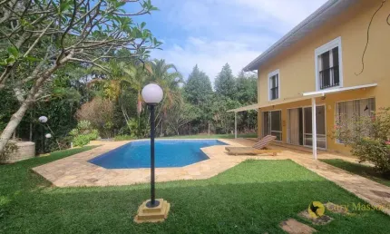 Residência neoclássica com 3 pavimentos à venda no Condomínio Chácaras Flora, em Itu/SP