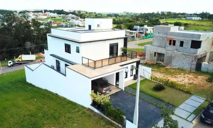 Casa de 3 andares à venda no Condomínio UNA, com suítes, área social incrível e com uma vista de tirar o folego.