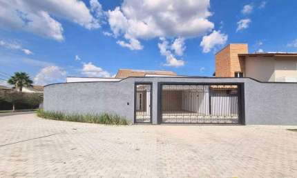 Luxuosa casa de alto padrão para venda ou locaçâo no Jardim Altos das Palmeiras em Itu, com piscina, gourmet, dormitórios e muito mais.
