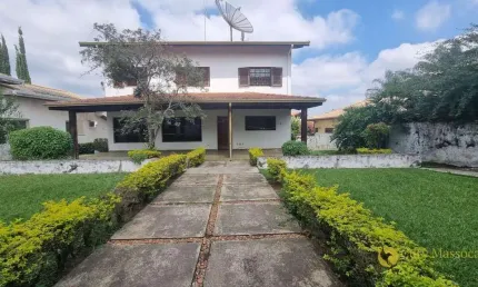 Uma casa campestre e que necessita de uma revitalização, um produto ideal para investidores que enxergam grande potencial no Campos de Santo Antônio 1