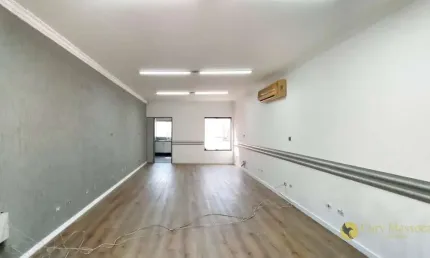 Alta Visibilidade! Salão Comercial em local com alto fluxo de veículos e pedestres, para alugar por R$1.970/mês - Centro - Salto/SP