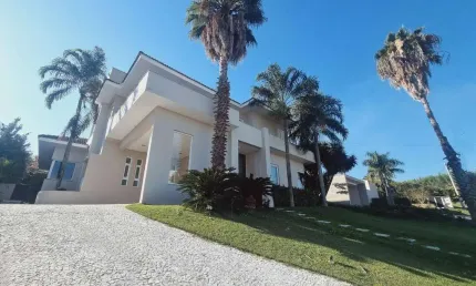 Luxuosa casa neoclássica com 4 suites, piscina, spa, sauna e muito mais