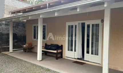 Casa com 3 quartos à venda na Rua Fraiburgo, 831, Iririú, Joinville por R$ 495.000
