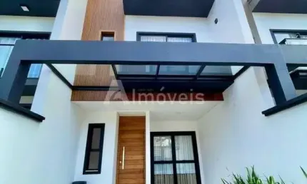 Espaço e Praticidade: Geminado Semi-Mobiliado com 3 Dormitórios no Glória!