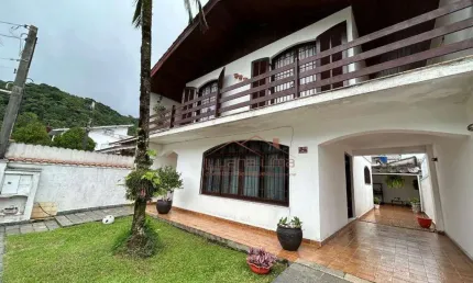 Sobrado com 3 dormitórios à venda, 198 m² por R$ 975.200,00 - Centro - Mongaguá/SP