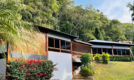 Casa em condomínio fechado com 5 quartos para alugar na Rua Urua, Quebra Frascos, Teresópolis