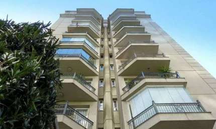 FORA DE SÉRIE. UM APARTAMENTO DE BELEZA E ESPAÇOS ADMIRÁVEIS NO REAL PARQUE.