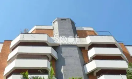 COBERTURA CHARMOSA NOS MÍNIMOS DETALHES, BEM ILUMINADA E COM ÁREA EXTERNA RECEPTIVA NO REAL PARQU