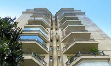PRÉDIO COM BELA ARQUITETURA, EM UMA DAS MELHORES RUAS DO BAIRRO!