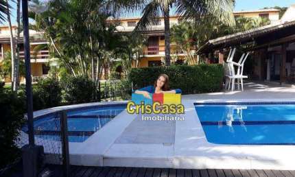 Casa duplex com 3 quartos em condomínio com piscina e