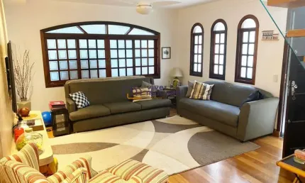 Lindo sobrado com 3 dormitórios e ótimo acabamento !