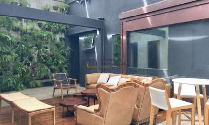 Casa comercial em Jardim Paulista, com 380m², 7 ambientes, sendo 4 salas no pavimento superior.
