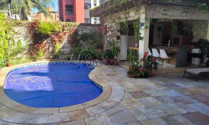Bela casa Condomínio fechado ótima segurança 24 horas com excelente lazer com quadra de tênis