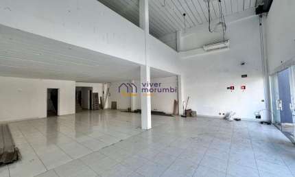 Excelente ponto comercial com 260m² para loja, galpão, em um mal de comércios ou serviços.