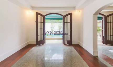 EXCELENTE CASA COM PISCINA // FRENTE À LINDA PRAÇA COM MUITO VERDE!! GRANDE OPORTUNIDADE!!! CONFIRA!