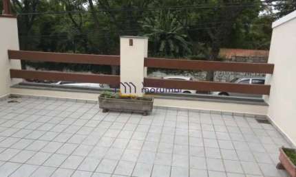 Sobrado em excelente localização com amplo comércio no entorno !