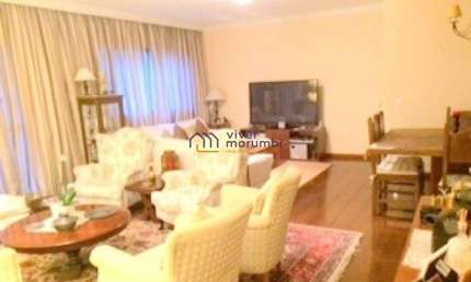 Amplo apartamento com 3 dormitórios em rua arborizada!