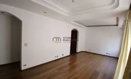 Espaçoso apartamento com 3  suites e 3 vagas em rua arborizada!