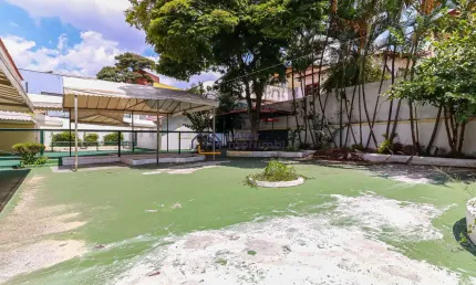 Oportunidade de investimento: casas comerciais em localização estratégica