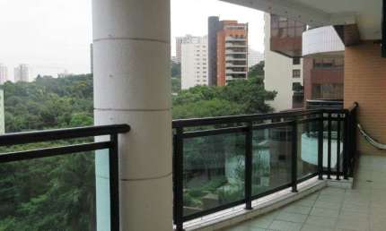 Lindo, bem localizado e com lazer completo apartamento no Morumbi
