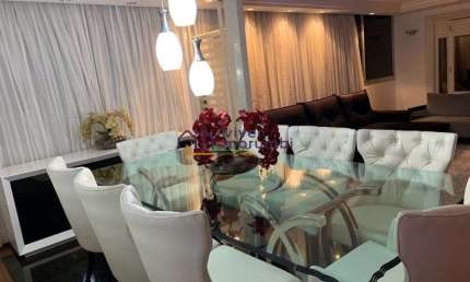 Apartamento em Condomínio Clube vista para o bosque