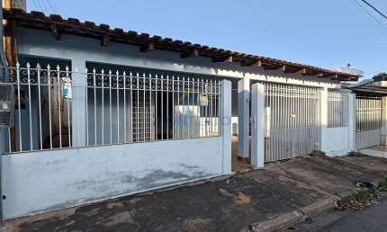 Casa Térrea grande próximo a avenida 31 de Março no bairro Cristo Rei- 03 Quartos codigo: 30786