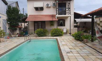 Open House vende casa em Itaipu com 3 quartos piscina e 5 vagas de garagem