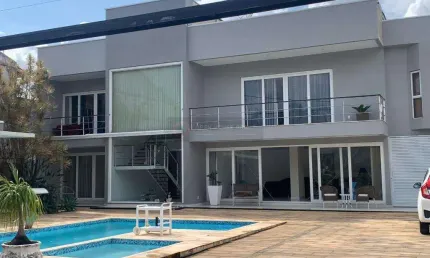 Open House Imóveis vende - Casa de Alto Padrão em Camboinhas! Próxima ao Mall e ao Colégio Objetivo