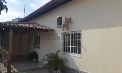 OPEN HOUSE vende ótima casa, toda em porcelanato 1 linha, 3 quartos, sendo 1 com suíte, centro SG
