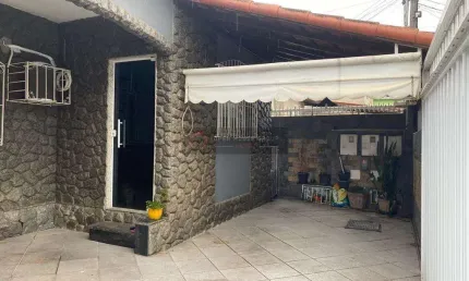 Casa com 3 quartos à venda na Rua Capitão Felinto dos Santos, São Miguel, São Gonçalo