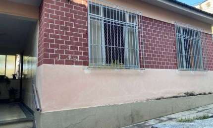 Open House vende casa na Engenhoca de vila, murada, otima localização, terreno plano, financia !!