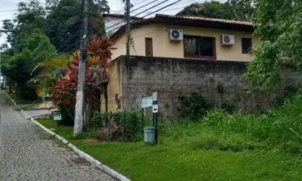 Open House vende terreno 480m2 no Village Pendotiba.