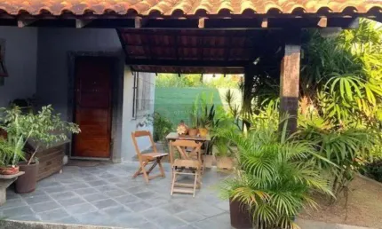 Open House Vende - Casa com 3 Quartos em Piratininga