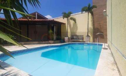 Open House vende- Casa triplex com 5 quartos na Avenida Central, próximo de todo comércio