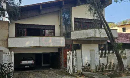 Casa em Condomínio Monte Lindo com 4 quartos e sala ampla