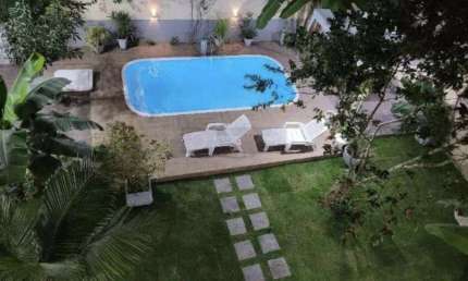 Casa com 6 quartos sendo 4 suítes com piscina no Engenho do Mato.