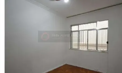 À Venda kitnet bem conservada 1 quarto no centro de Niterói!!!
