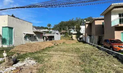 Terreno plano a venda no condomínio Sítio Santo Antônio, 390m²