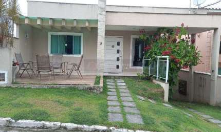 Casa linear em condomínio de alto padrão no Arsenal