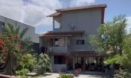 Open House vende linda cada duplex com 4 quartos no Condomínio Terra Nova, em  itaipu!!!