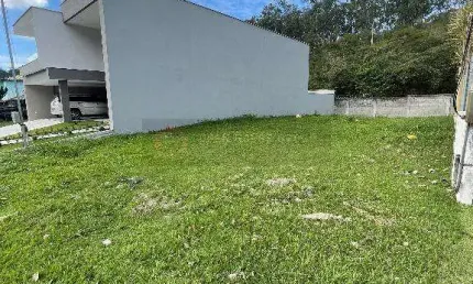 Terreno plano no condomínio Sítio Santo Antônio, 368m²
