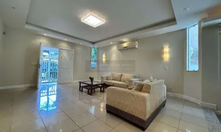 Open House vende linda casa duplex com 4 quartos (3 suítes), próximo ao Grotão!!!