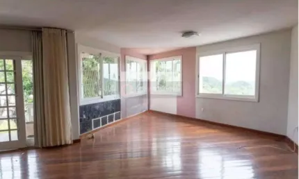 Openhouse vende casa de condomínio à venda com 450m², 4 quartos e 4 vagas