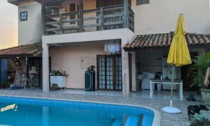 Open House vende casa duplex, Maravista, PORTEIRA FECHADA. Estuda proposta e Permuta. OPORTUNIDADE!