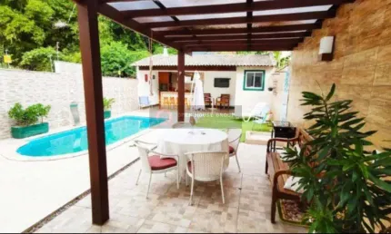 Linda casa na região oceanica com Piscina e Área Gourmet